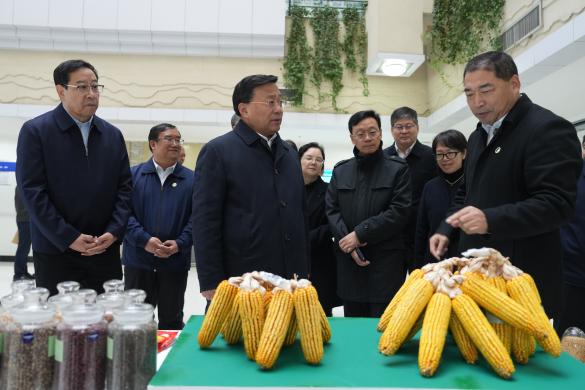 韩俊在陕西调研时强调 推动科技创新和产业创新深度融合 因地制宜发展壮大乡村富民产业